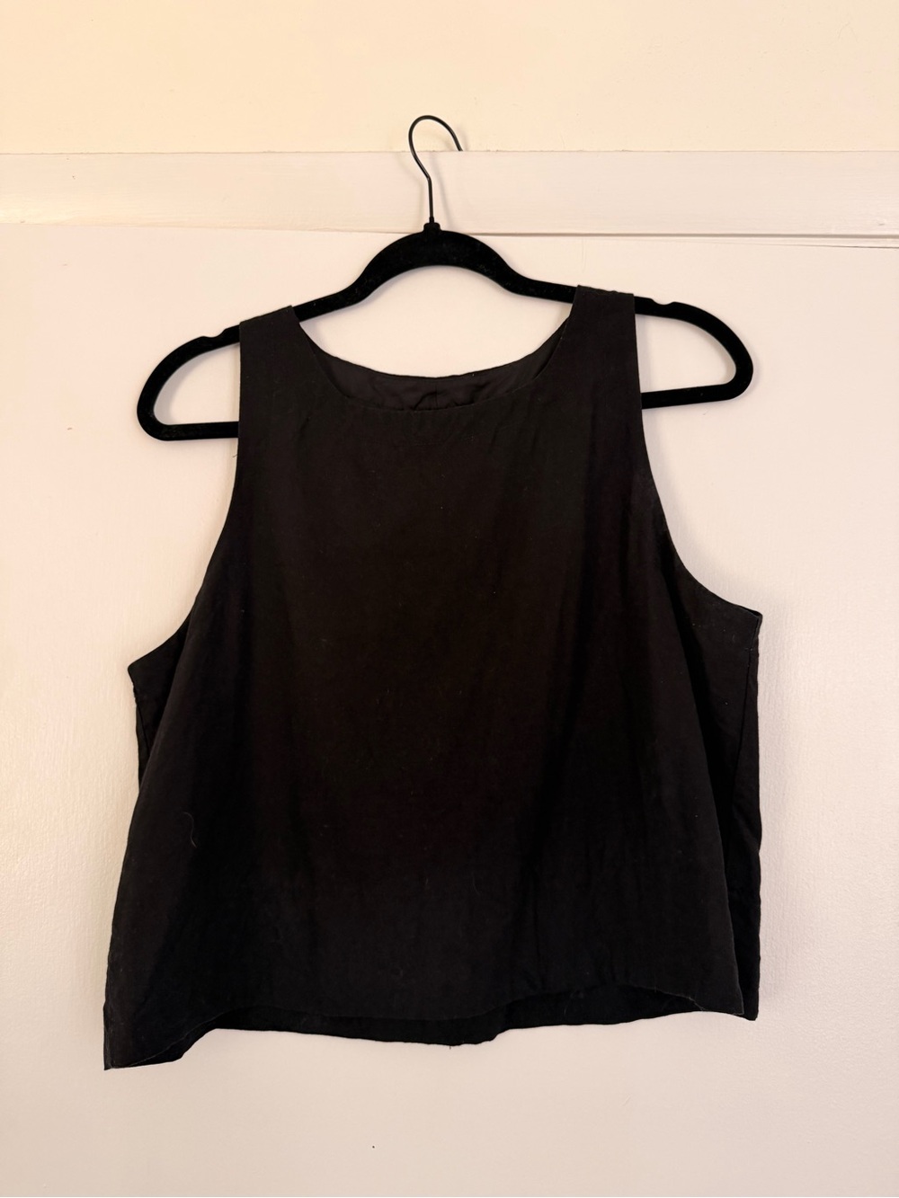 Classic Black Sleeveless Women's Linen Tank Top
